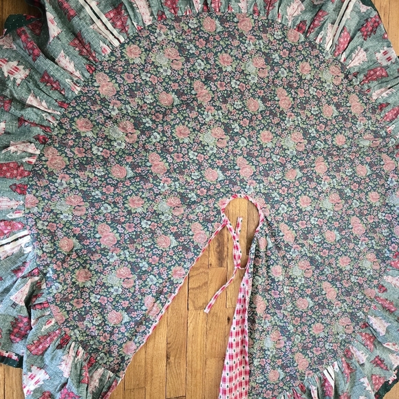 Vintage Handmade Red Green Lace  Round Christmas Tree Skirt - Picture 10 of 10